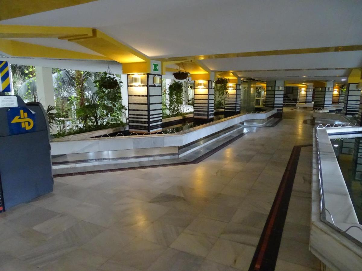 Apartamento En Benalbeach ベナルマデナ エクステリア 写真